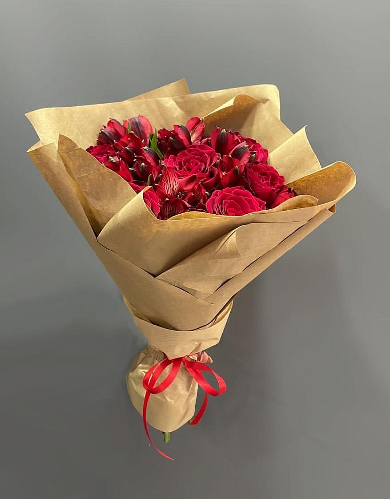 Букет цветов из: Альстромерии и Розы в Кокуй