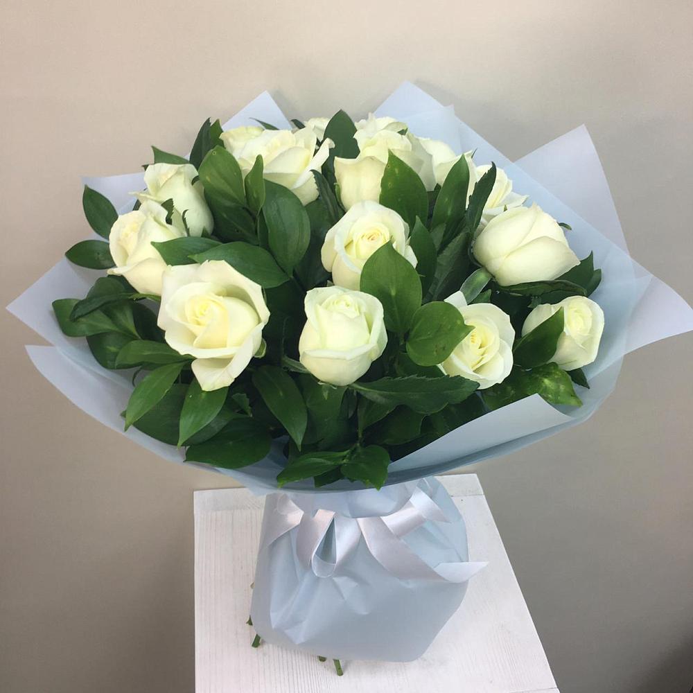 Букет 15 Белых роз Проуд в Кокуй