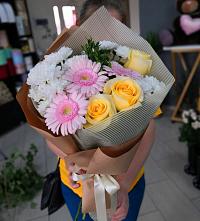 Букет цветов из:  Герберы, Розы и Хризантемы в Кокуй