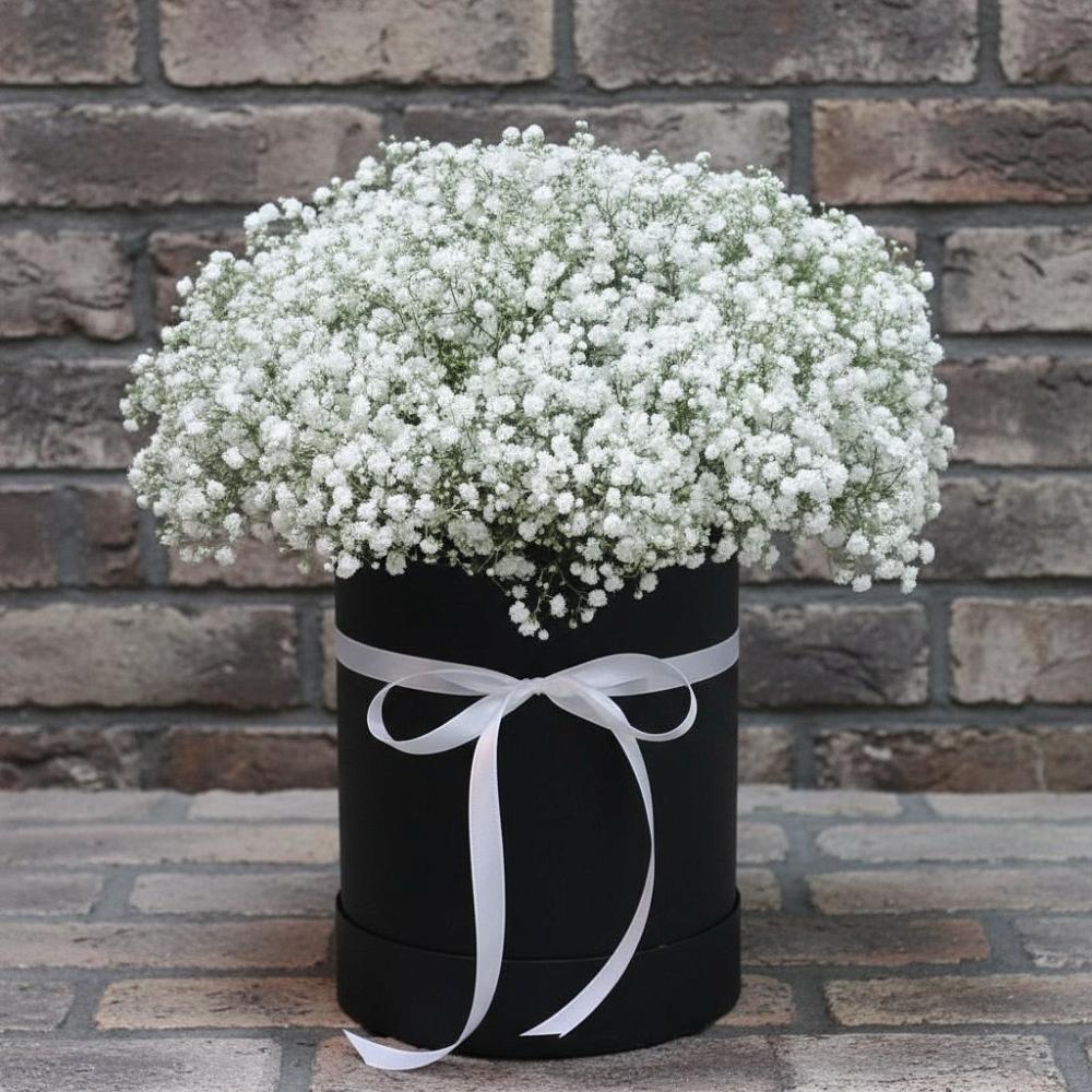 Цветочная композиция из Гипсофила в шляпной коробке в Кокуй