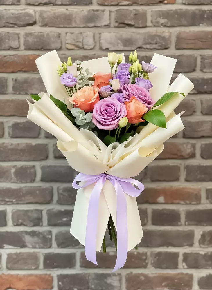 Букет цветов из: Лизиантусы и Розы в Кокуй