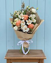Букет цветов из:  Альстромерии, Лизиантусы, Розы и Хризантемы в Кокуй