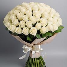 Букет 101 беля роза Белоснежка в Кокуй