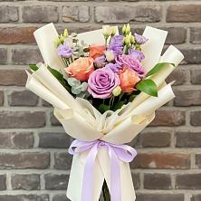 Букет цветов из:  Лизиантусы и Розы в Кокуй