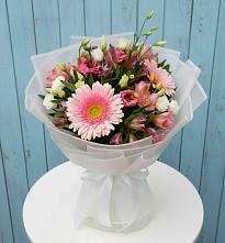 Букет цветов из:  Герберы, Альстромерии и Лизиантусы #REPLACE_PRED# Кокуй
