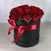 Цветочная композиция из Розы в шляпной коробке в Кокуй
