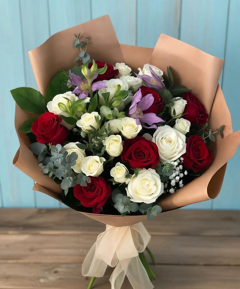 Букет цветов из: Розы и Альстромерии в Кокуй