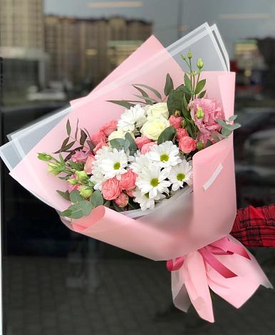 Букет цветов из: Розы, Лизиантусы и Хризантемы в Кокуй