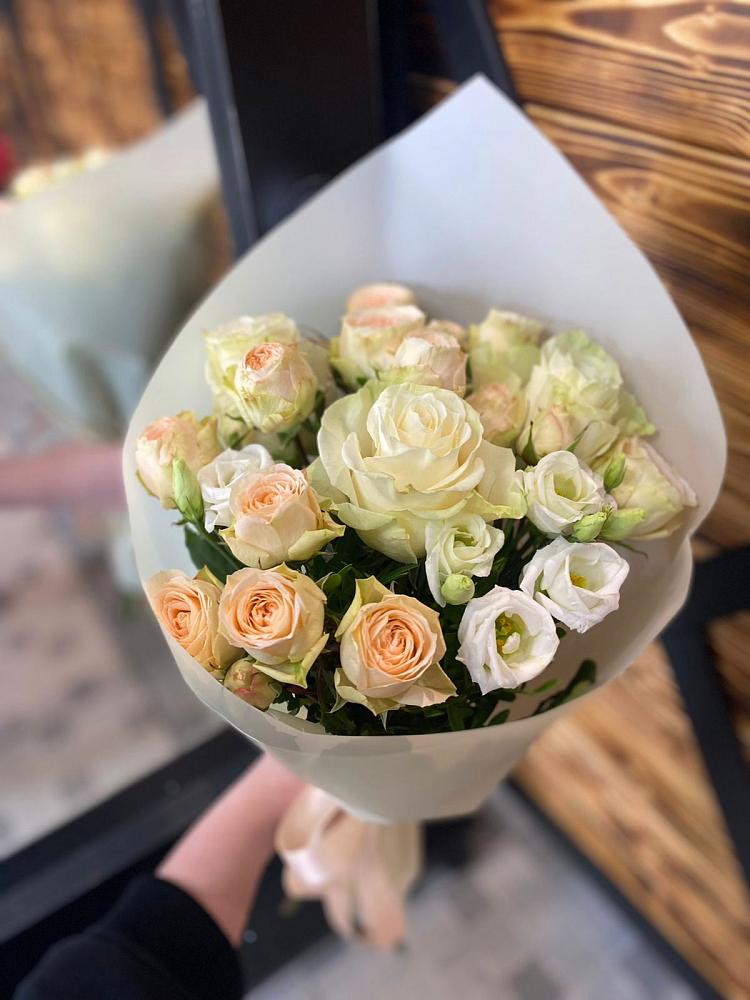 Букет цветов из: Розы и Лизиантусы в Кокуй