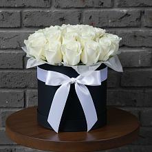 Цветочная композиция из Розы в шляпной коробке в Кокуй